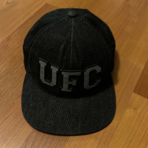 UFC Ultimate Fighting Champion SnapBack black gray hat - Picture 2 of 7